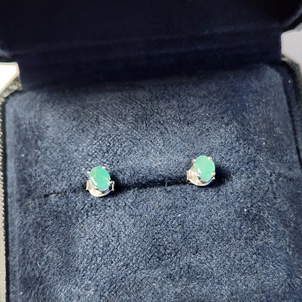 VTG Natural Emeralds in 925 Setting Stud Earrings Petite - Picture 5 of 8